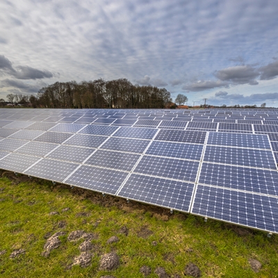 Energia de usinas solares supera termelétricas à carvão no Brasil