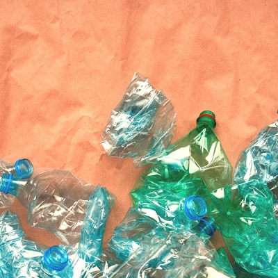 Embalagens plásticas vs. materiais alternativos: comparando os impactos ambientais